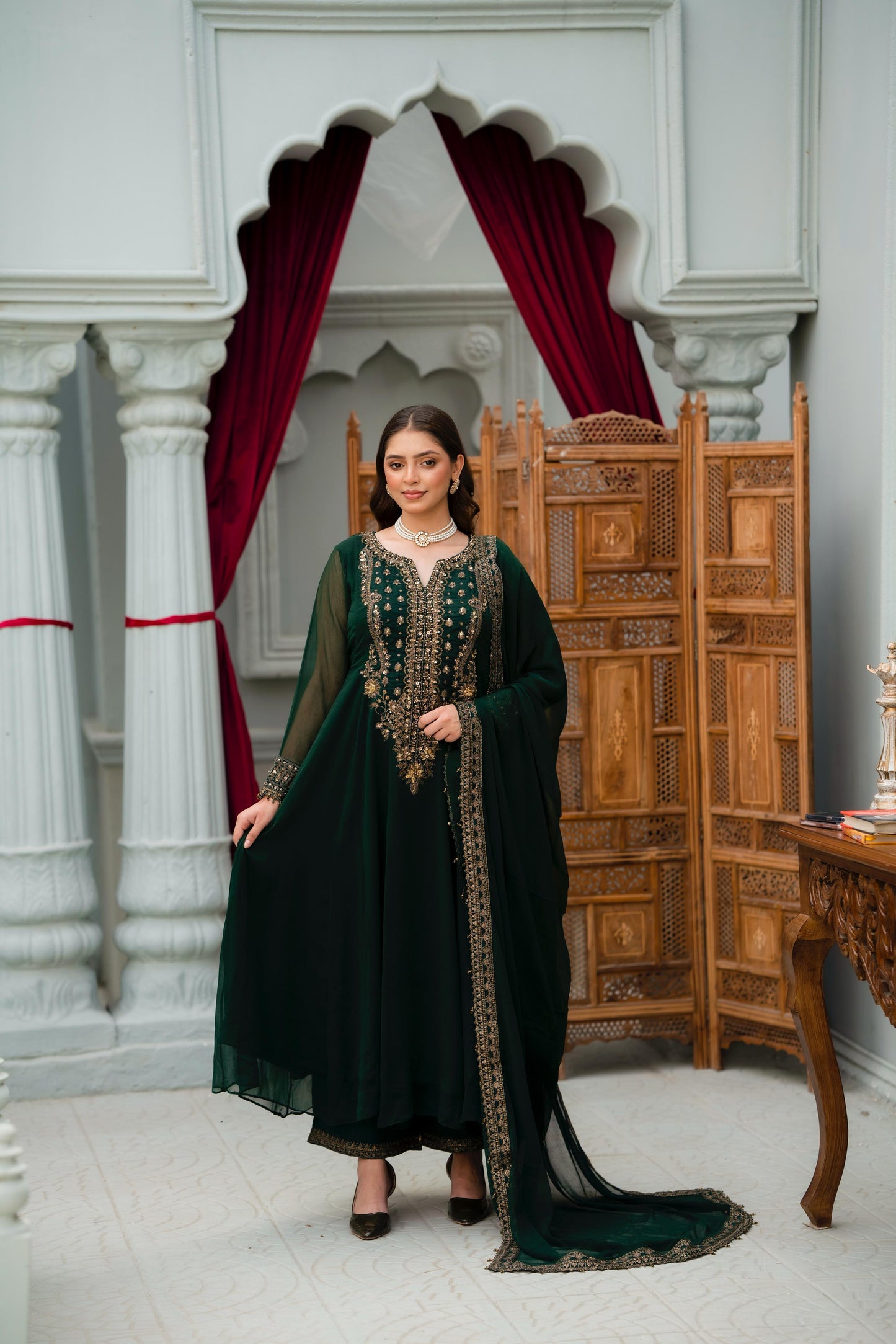 Emerald Glam – Embroidered Crinkle Chiffon 3-Piece Suit
